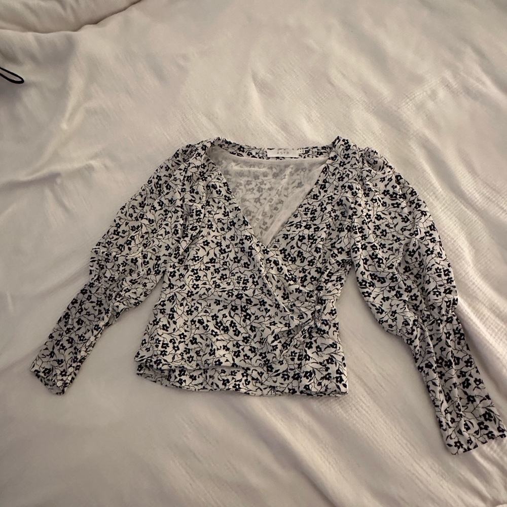 ASTR white & black floral blouse